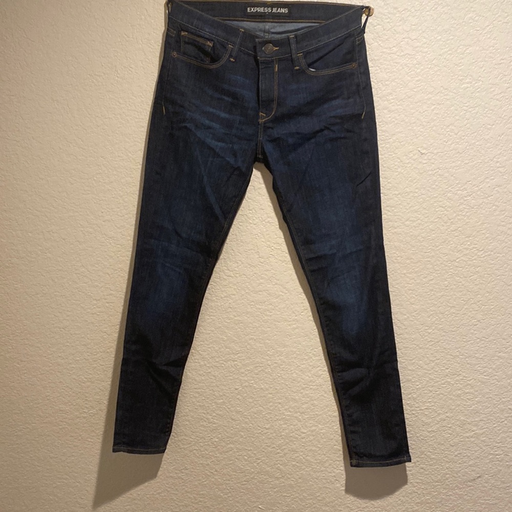 Mid rise ankle length skinny jeans from Express. Perfect condition!